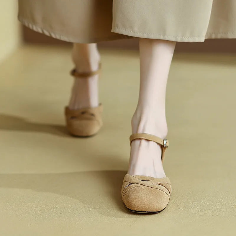 Classic Roman sandals for women with buckle closure, rubber sole and shallow open-toe design in apricot or green colour, available in EU sizes 34-40 with imitation leather lining for lightweight everyday summer wear