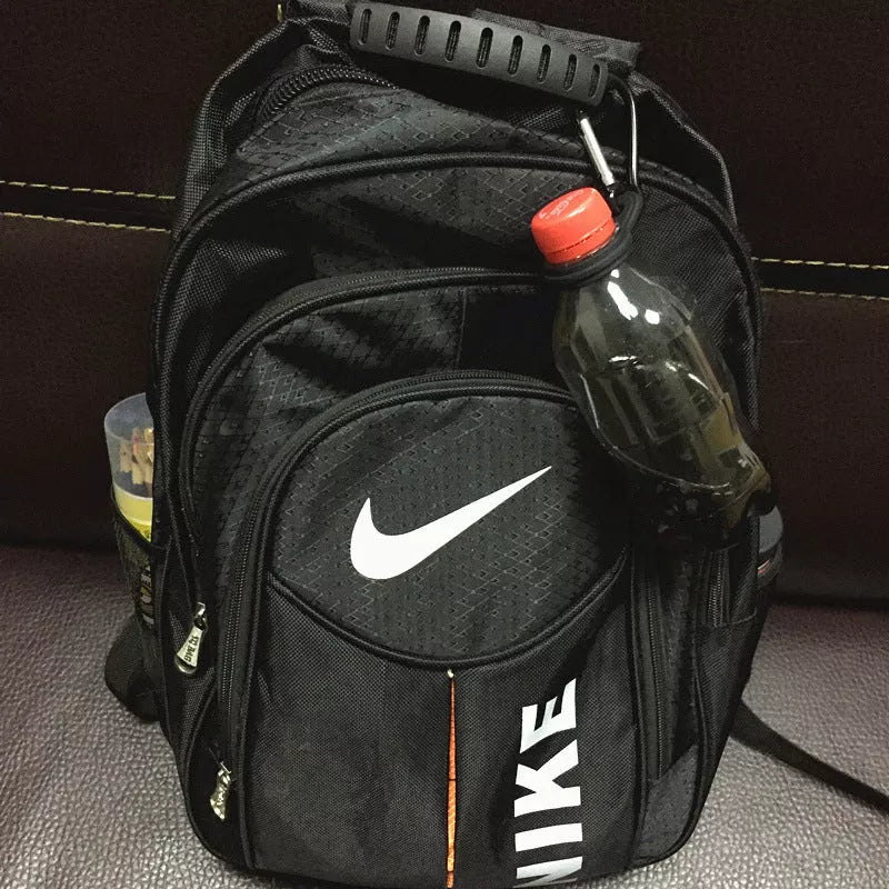 Eco-friendly silicone water bottle hanging buckle for outdoor and travel use