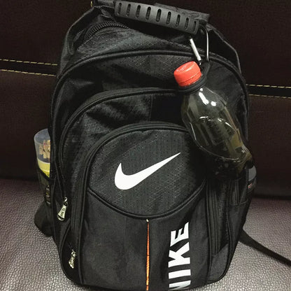 Eco-friendly silicone water bottle hanging buckle for outdoor and travel use