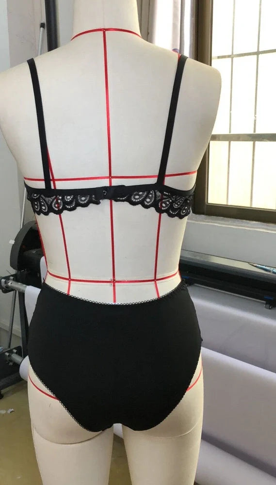 Black lace lingerie piece in polyester, sizes S-XL with chest 71-79cm measurements