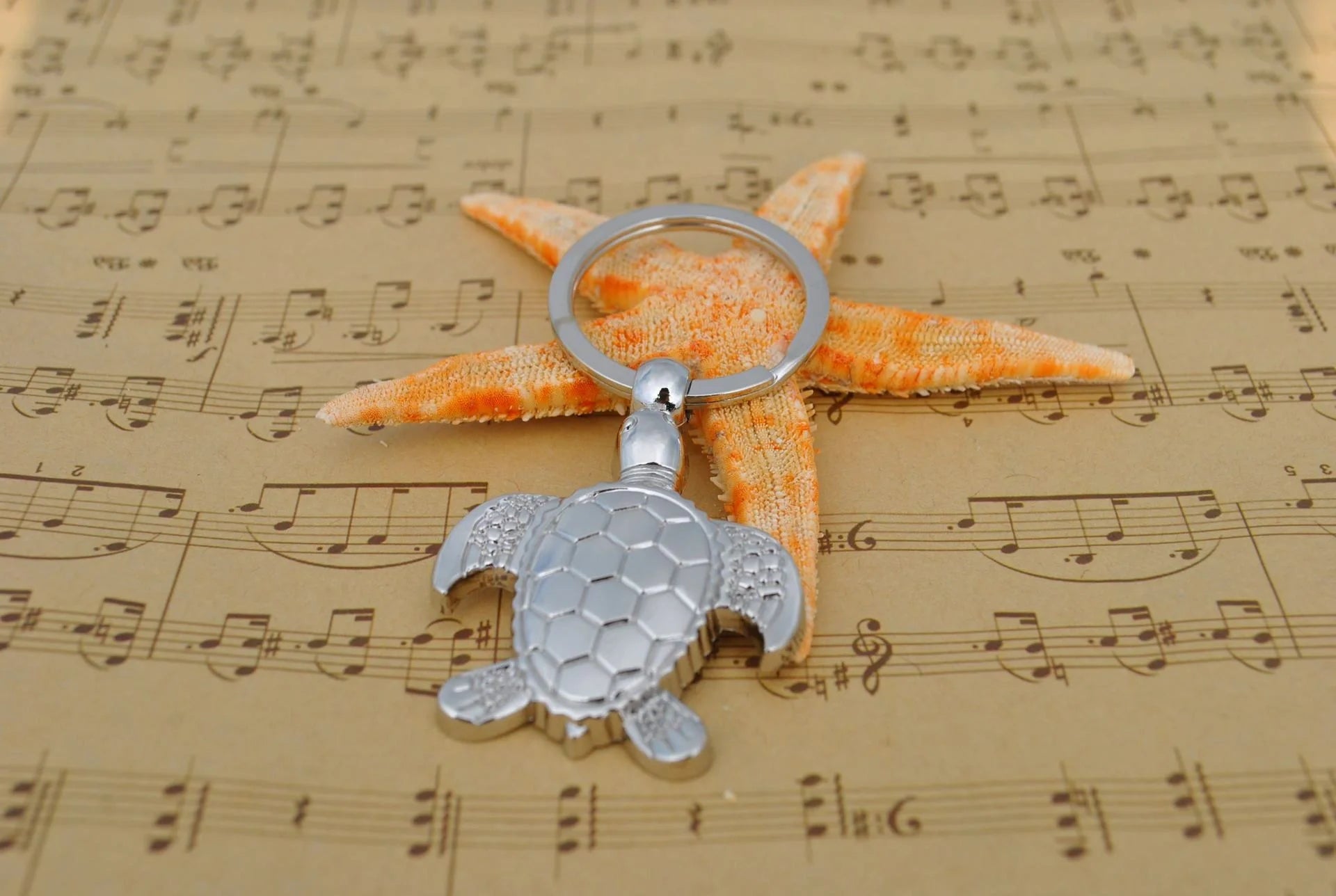 Silver zinc alloy animal shape pendant keychain on a keyring