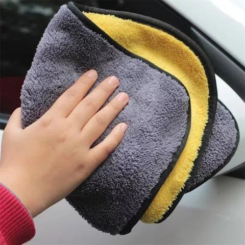 Two-color double-sided car wash towel for scratch-free cleaning, available in multiple sizes