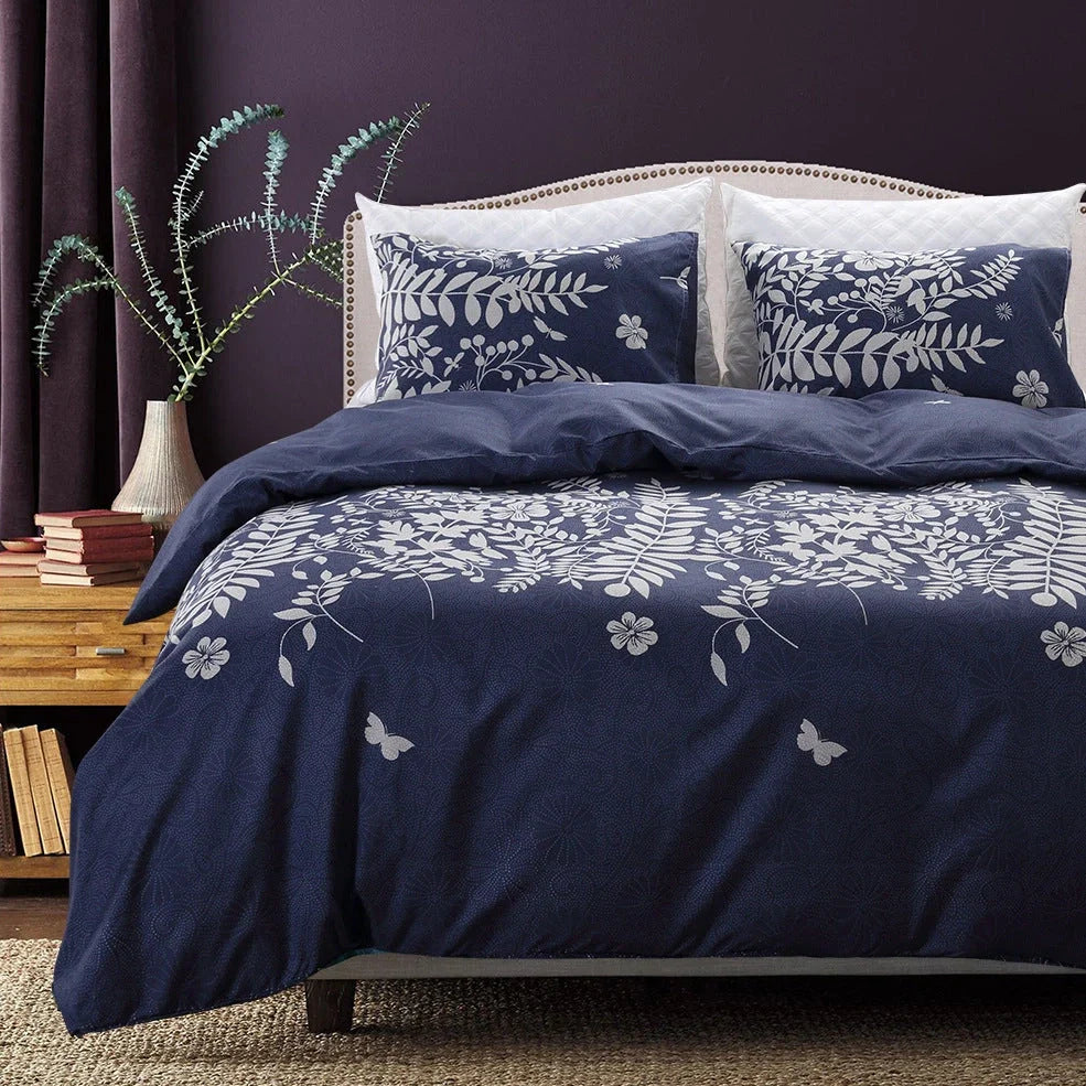 Blue geometric pattern three-piece polyester duvet cover set for double bed, 168x228cm quilt and 51x66cm pillowcases