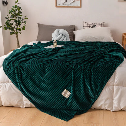 Single layer milk fleece blanket in American plain pattern measuring 200cm x 230cm