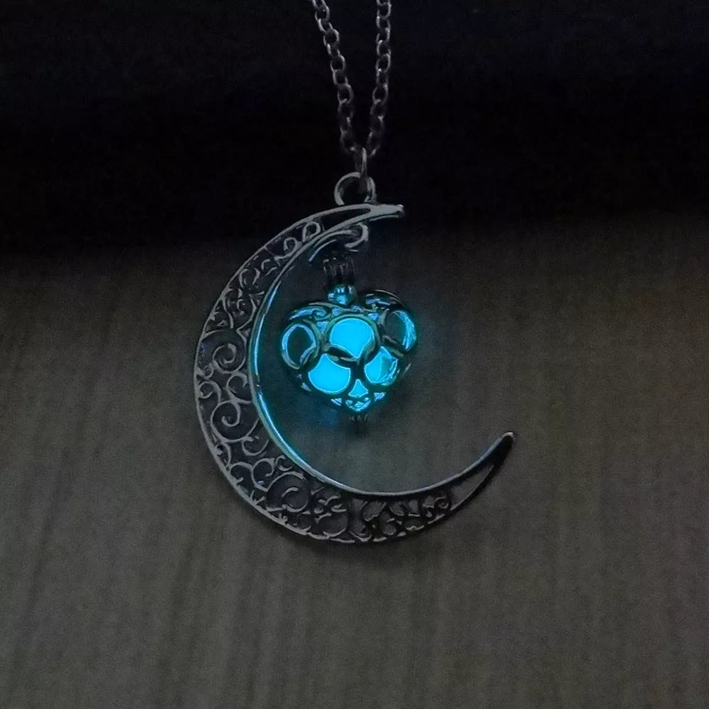 Silver-plated glowing pendant necklace with adjustable chain, luminescent feature