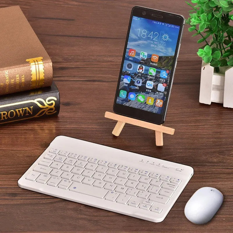 Black and white mini Bluetooth wireless keyboard for tablets