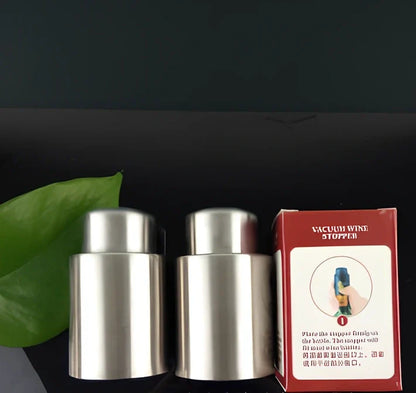 Silver stainless steel vacuum wine stopper, 4.1cm x 5cm x 3.1cm, preserves freshness by removing air from standard bottles