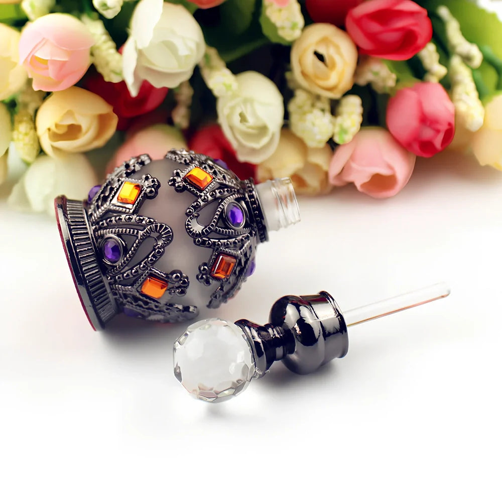 Arabic style glass perfume bottle with zinc alloy hardware and metal crystal accessories