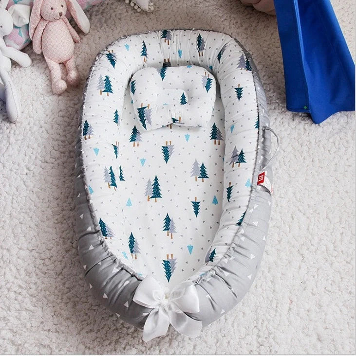 Portable cotton crib bed folded and unfolded showing 97x46cm dimensions and Banana leaf pattern