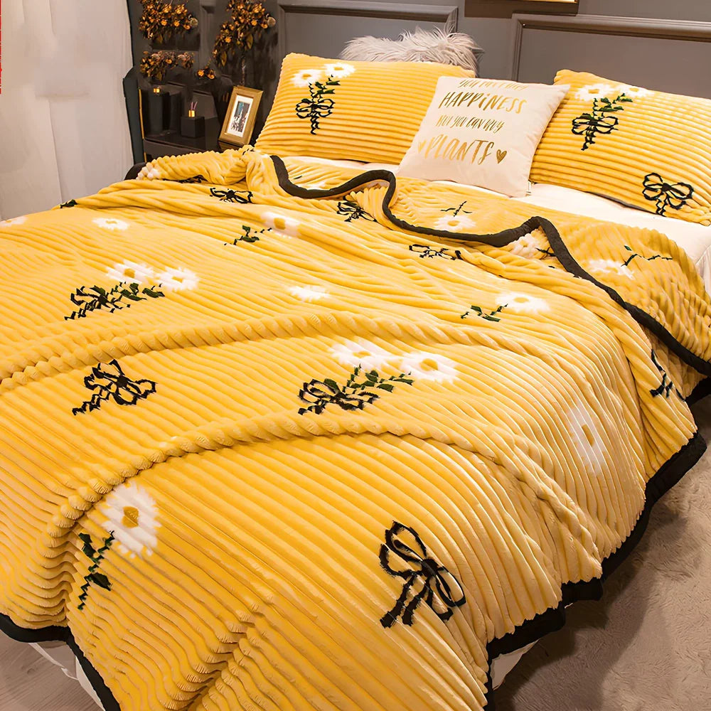 Thick coral fleece blanket in flannel-polyester, 210-220g/m², sizes 70x100cm to 200x230cm with prints like Back Bear for winter warmth