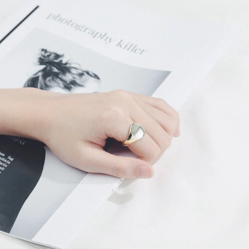 Adjustable Oval Fashion Ring with unique temperature prompt feature, available in platinum and gold