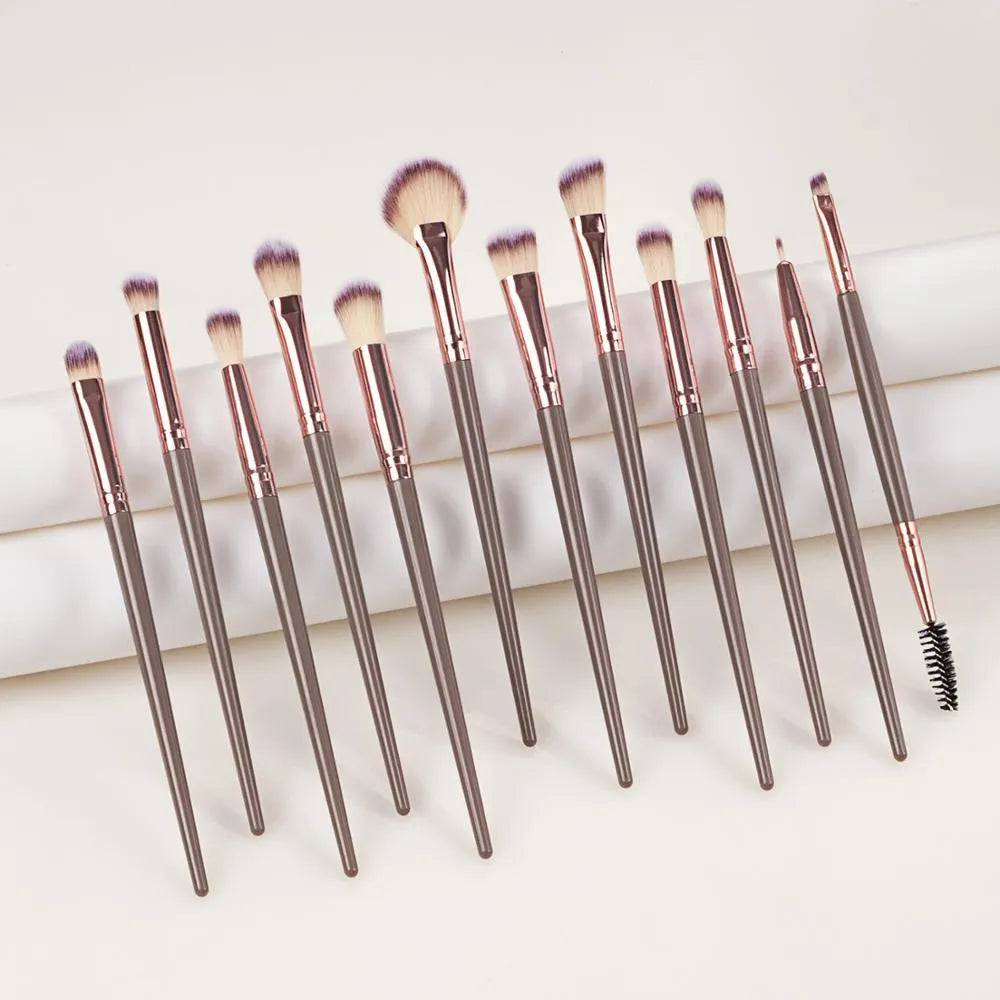 Seven-piece eyeshadow brush set with rayon bristles, PU heads, and 14cm long plastic rod handles in brown or black