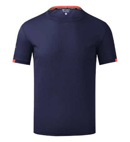 Man wearing a solid colour ice silk quick-drying short sleeve sports shirt