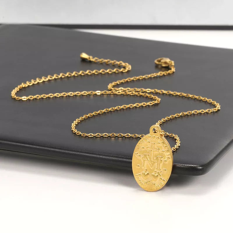 S925 Vintage Cameo Necklace with oval pendant and cross chain design