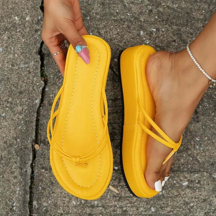Thick bottom flip-flops in herringbone design with rubber sole, available in multiple colours