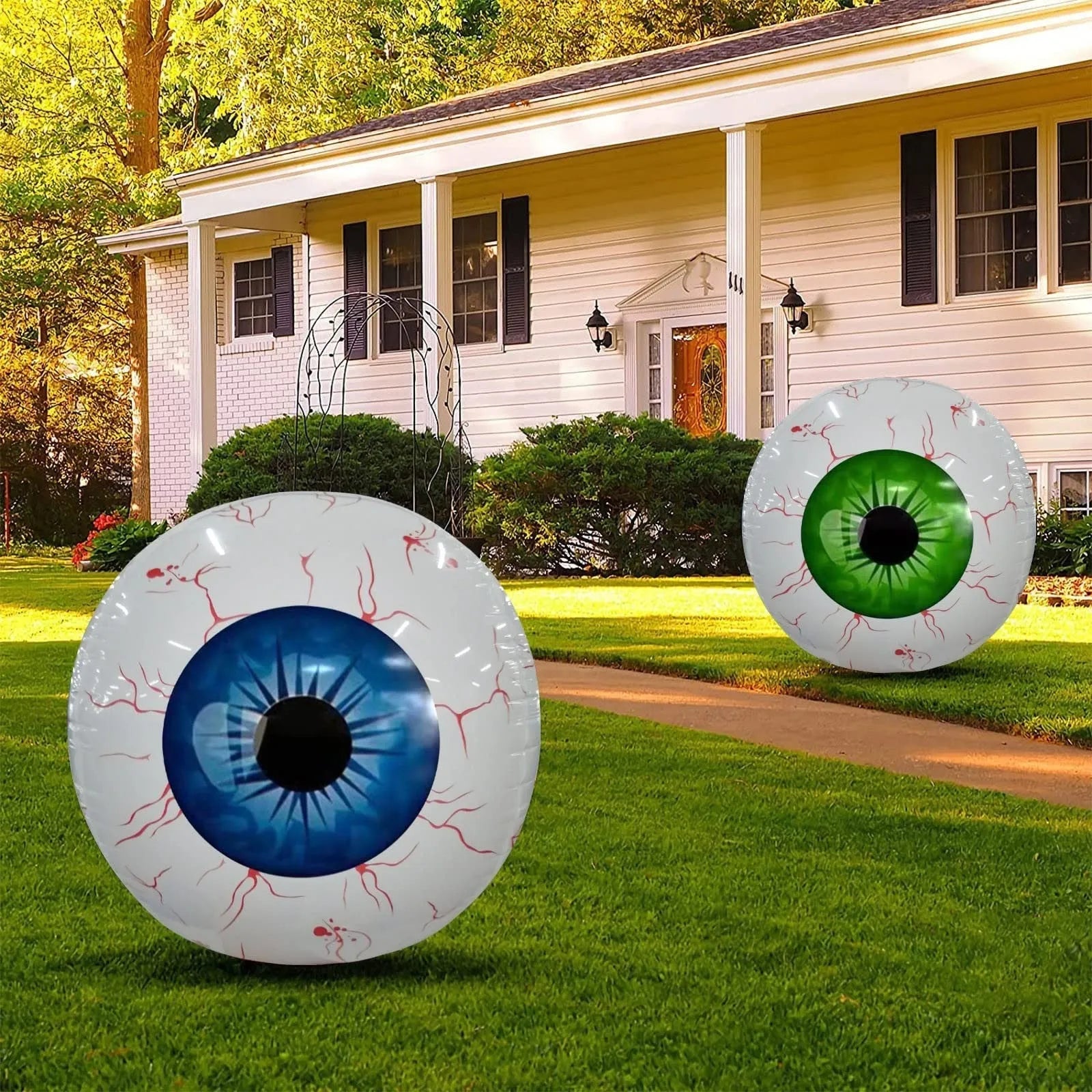 Green Halloween eyeball balloon with red bloodshot pattern, inflated to 40cm diameter.