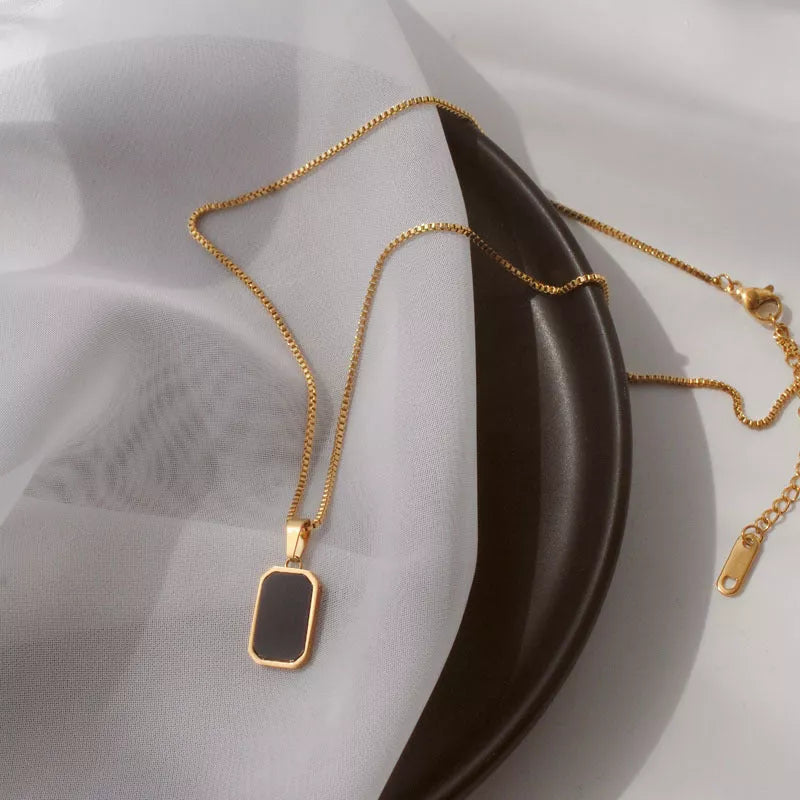 Rectangular pendant necklace in 18K gold with titanium steel chain