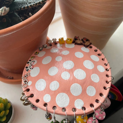 Mushroom-shaped earring rack in red and pink, perfect for organizing and displaying jewelry