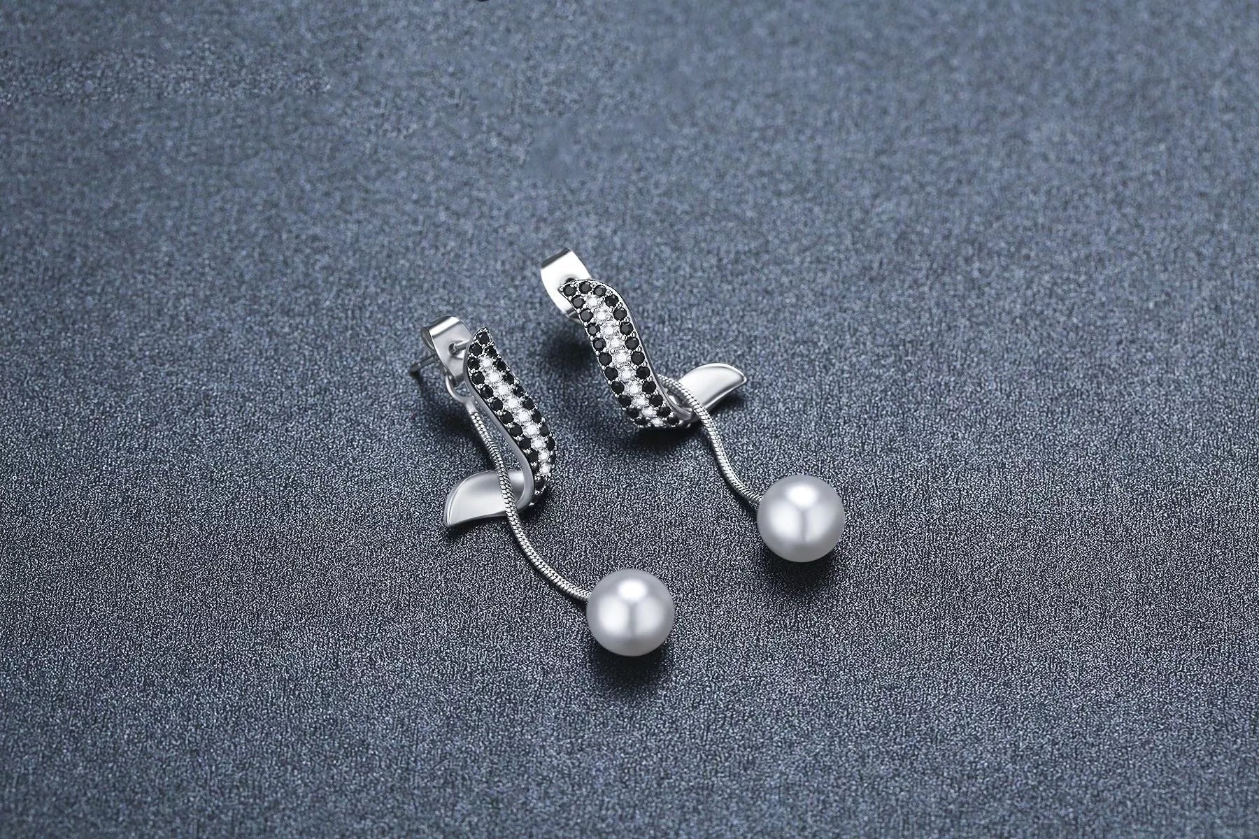 Black pearl pendant tassel earrings for women, elegant and lightweight design