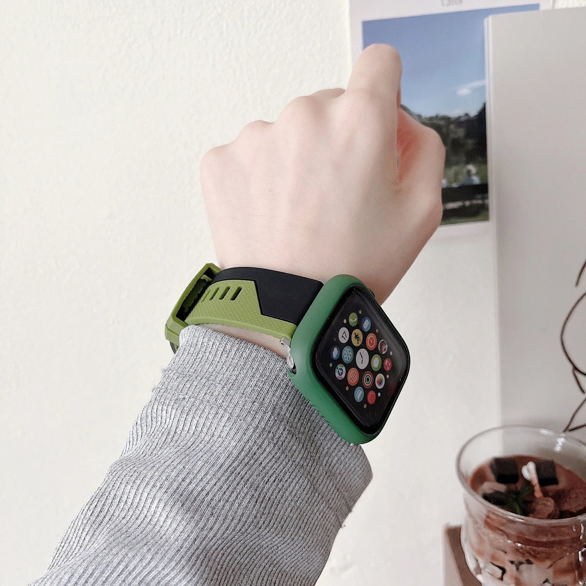 Silicone Apple Watch strap and protective case in two-colour design, sizes 38mm to 45mm