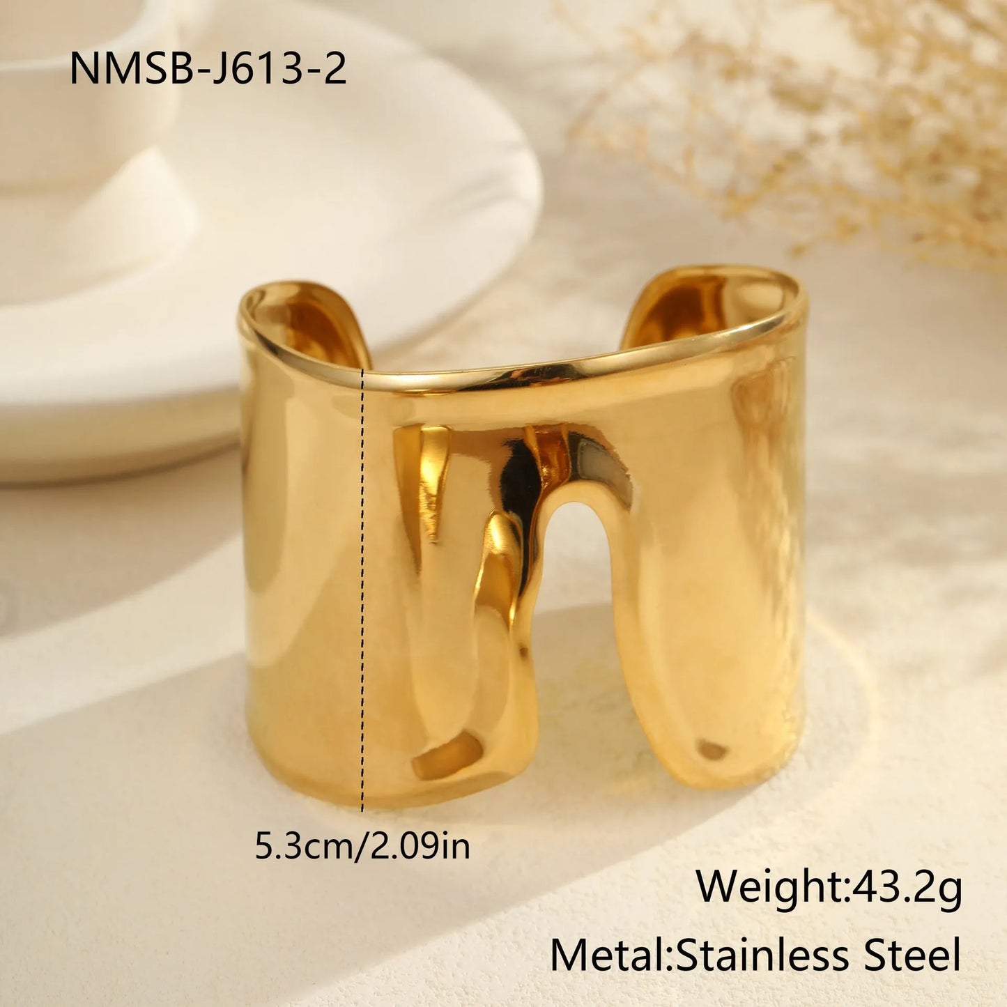 Women's gold-plated wide bracelet with exaggerated niche opening and geometric wave design