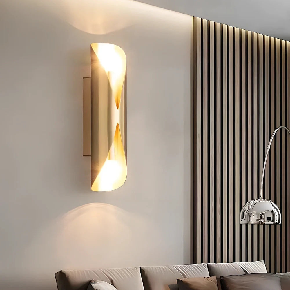 Copper wall lamp with matte black finish, 23cm × 5.5cm dimensions, warm light illumination