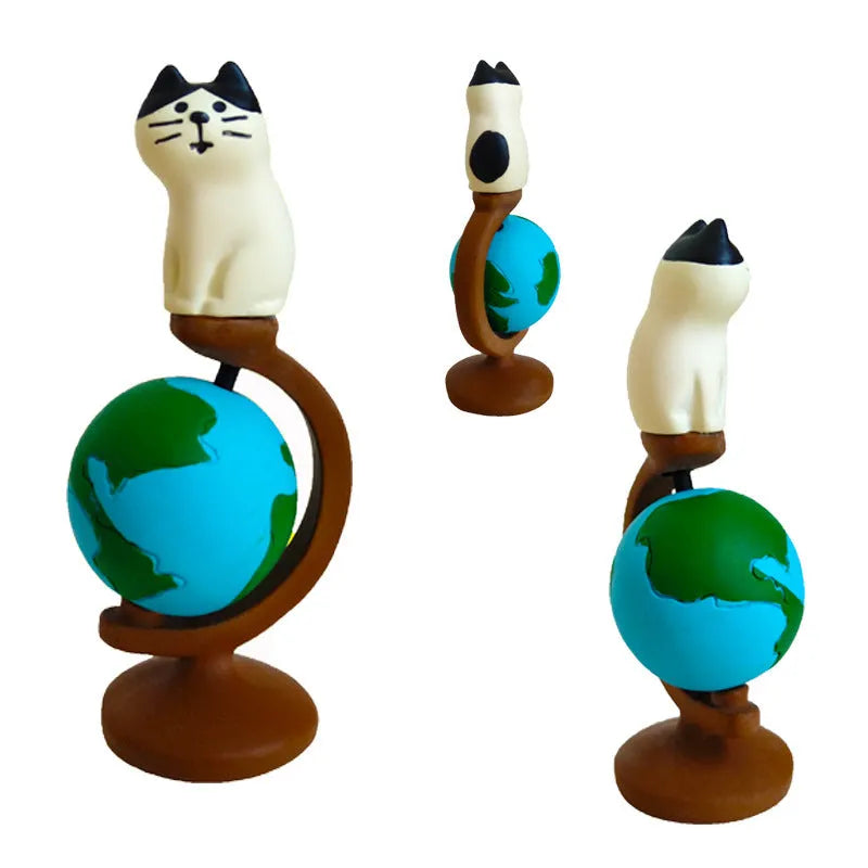 Cartoon Statue of Liberty resin cat craft figurine in Earth Instrument Cat or Carp Cat style.