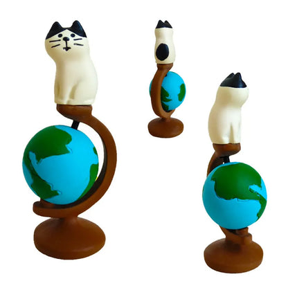 Cartoon Statue of Liberty resin cat craft figurine in Earth Instrument Cat or Carp Cat style.