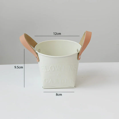 Iron flower pot with manual finishing in 15cm and 10cm sizes for desktop plants