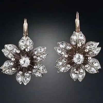 Alloy electroplated silver earrings for women, retro fashion creative jewellery with fashion OL styling, one pair of drop earrings suitable for everyday wear