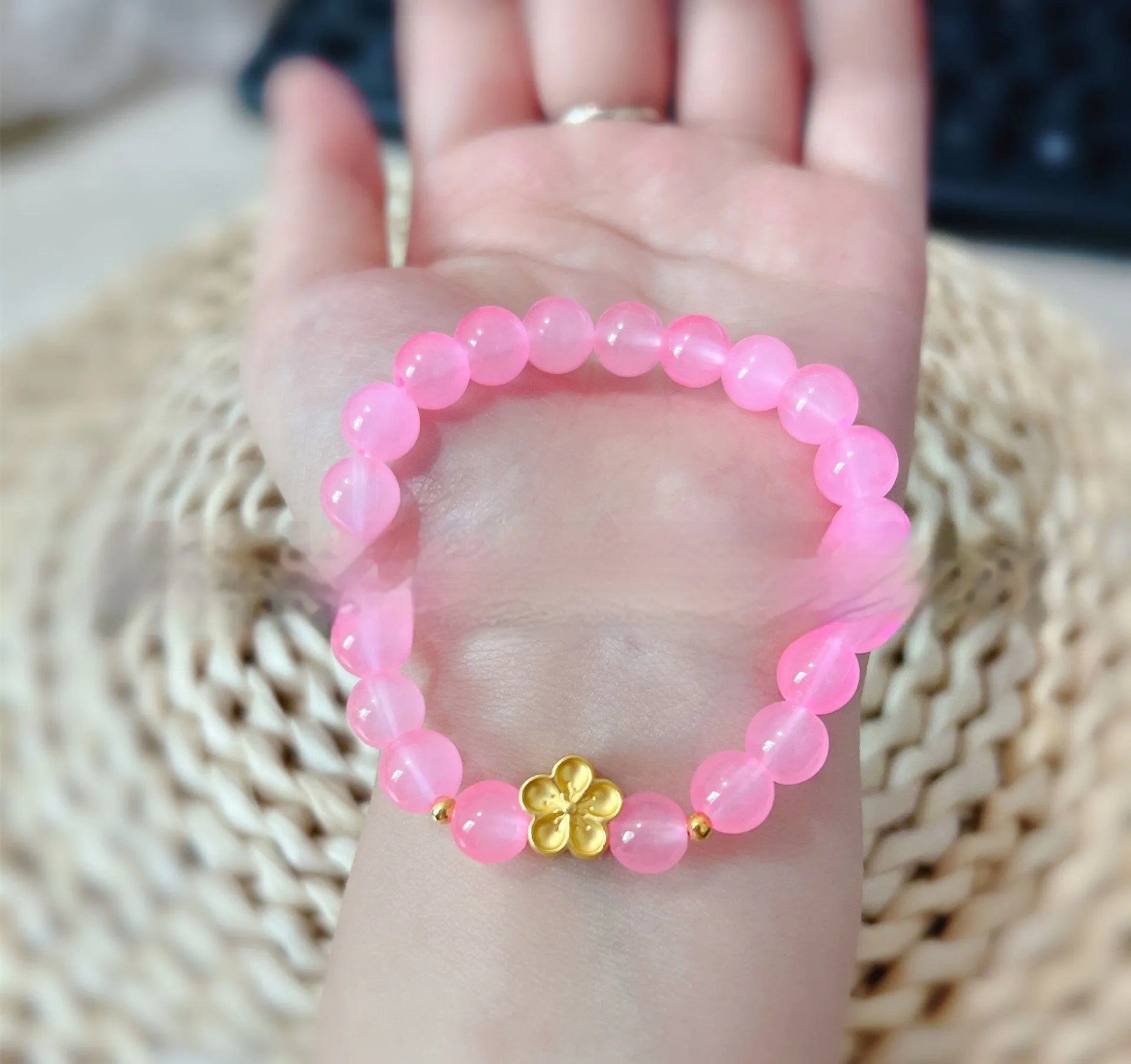 Handmade aquamarine crystal bracelet for women with mixed materials and adjustable design