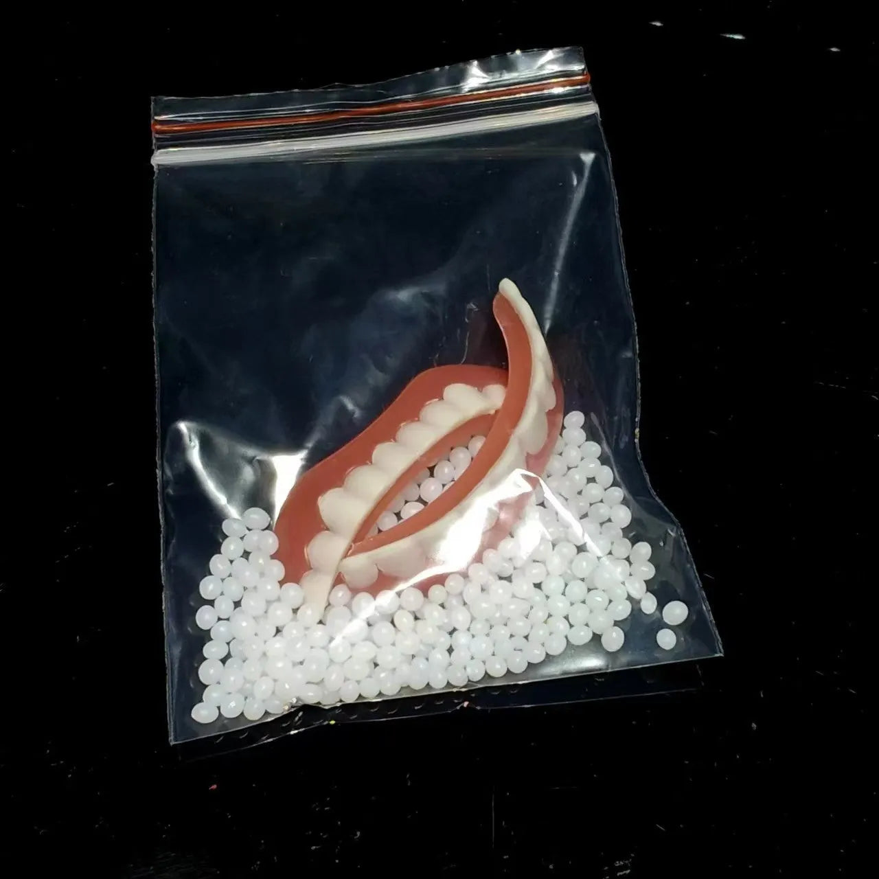 Silicone simulation smile dentures for dental training with upper and lower teeth colour differentiation