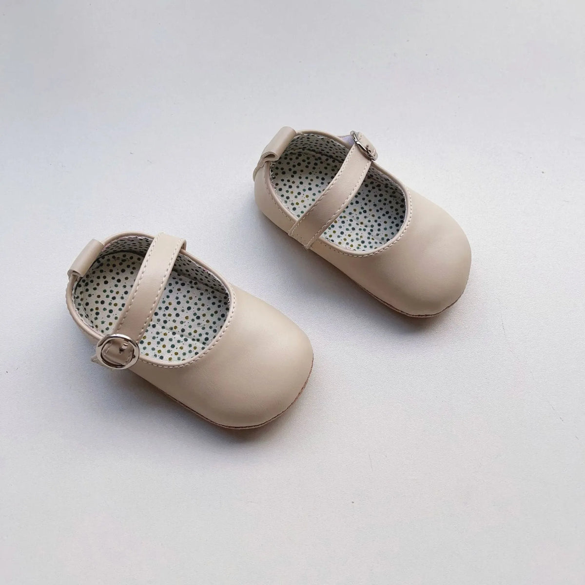 Baby girl toddler shoes with Velcro fastening, artificial PU upper, low top shape, available in five colours