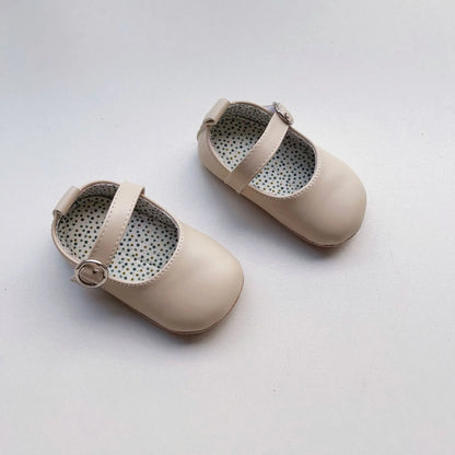 Baby girl toddler shoes with Velcro fastening, artificial PU upper, low top shape, available in five colours