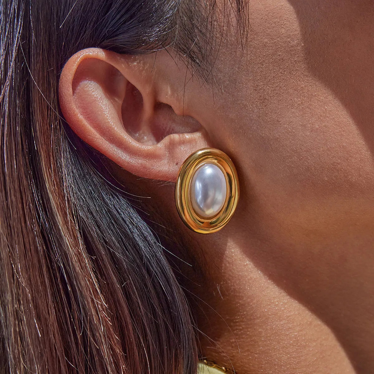 Stainless steel vintage pearl ear studs for women with electroplated finish
