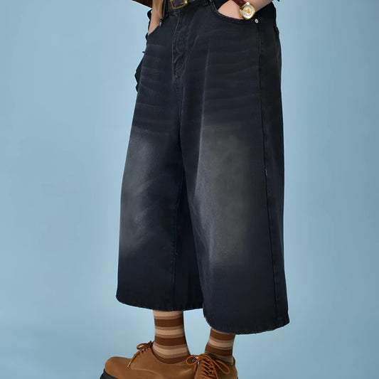 Men's loose straight-leg denim shorts in multiple colour washes with fifth pants length