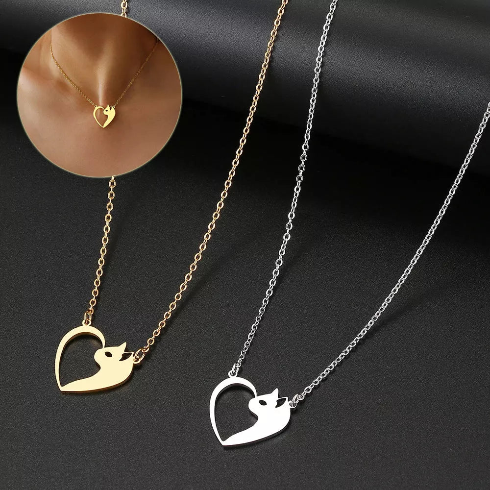 Stainless steel heart cat pendant necklace for women in silver and gold options
