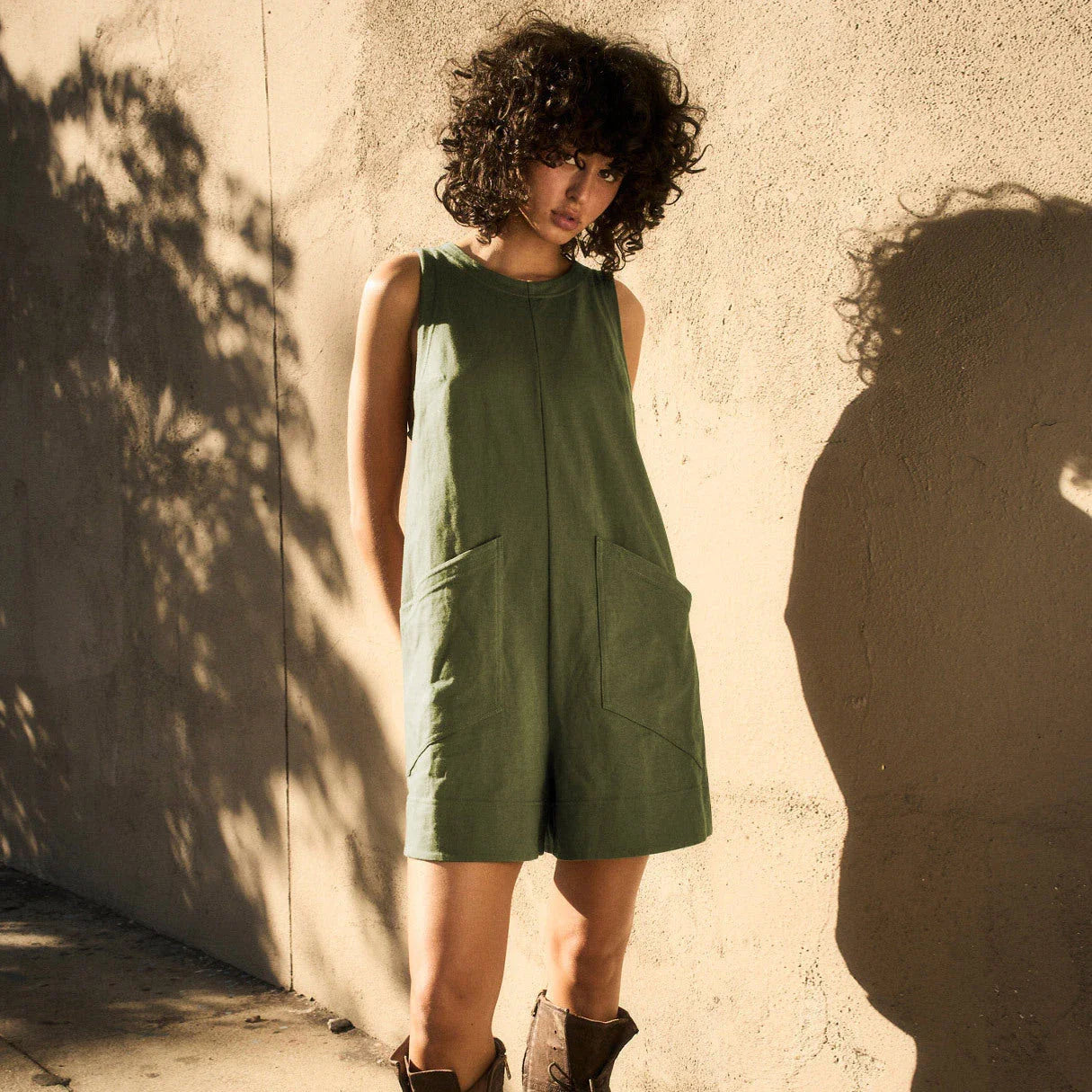 Comfortable loose jumpsuit with pockets in various colors, perfect for casual summer wear