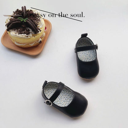 Baby girl toddler shoes with Velcro fastening, artificial PU upper, low top shape, available in five colours