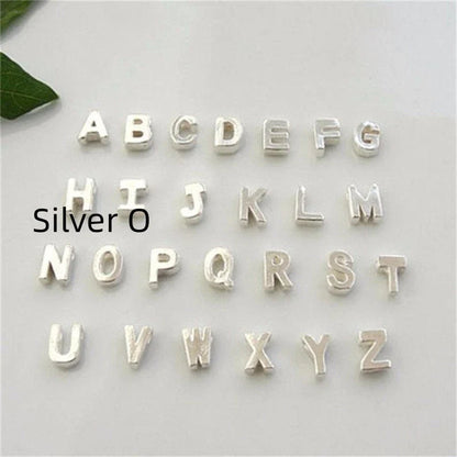 Heart-shaped letter pendant necklace with clavicle chain in various metallic colors