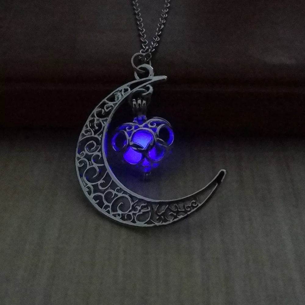 Silver-plated glowing pendant necklace with adjustable chain, luminescent feature