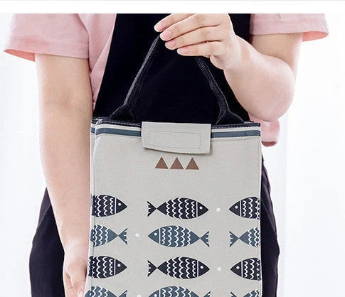 Insulated mini picnic handbag for students in vibrant colors, perfect for outdoor adventures.