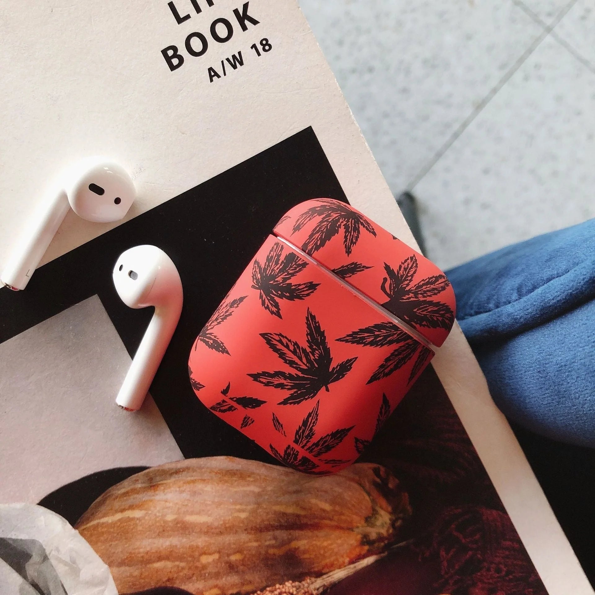 Bluetooth wireless headset protective case in red and green, made from durable PC material