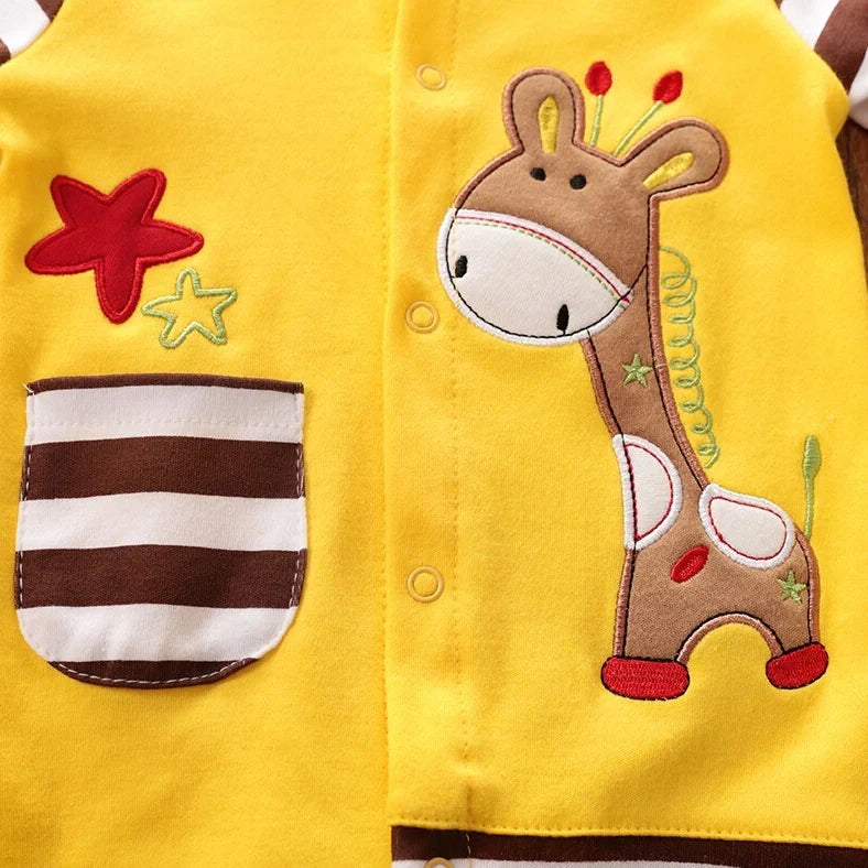 Baby wearing cotton one-piece with giraffe pattern, showing 59cm to 90cm size options