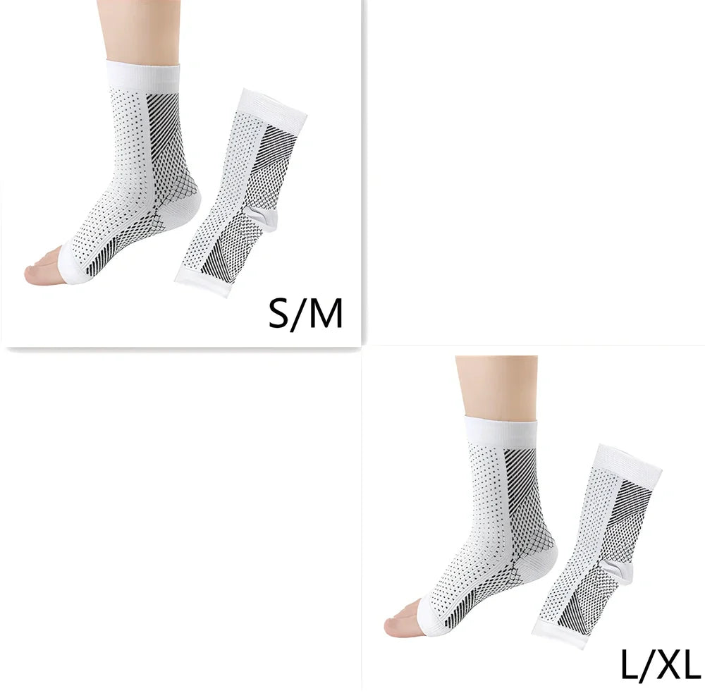 Invisible heel compression socks in black colour with absorbent insole design