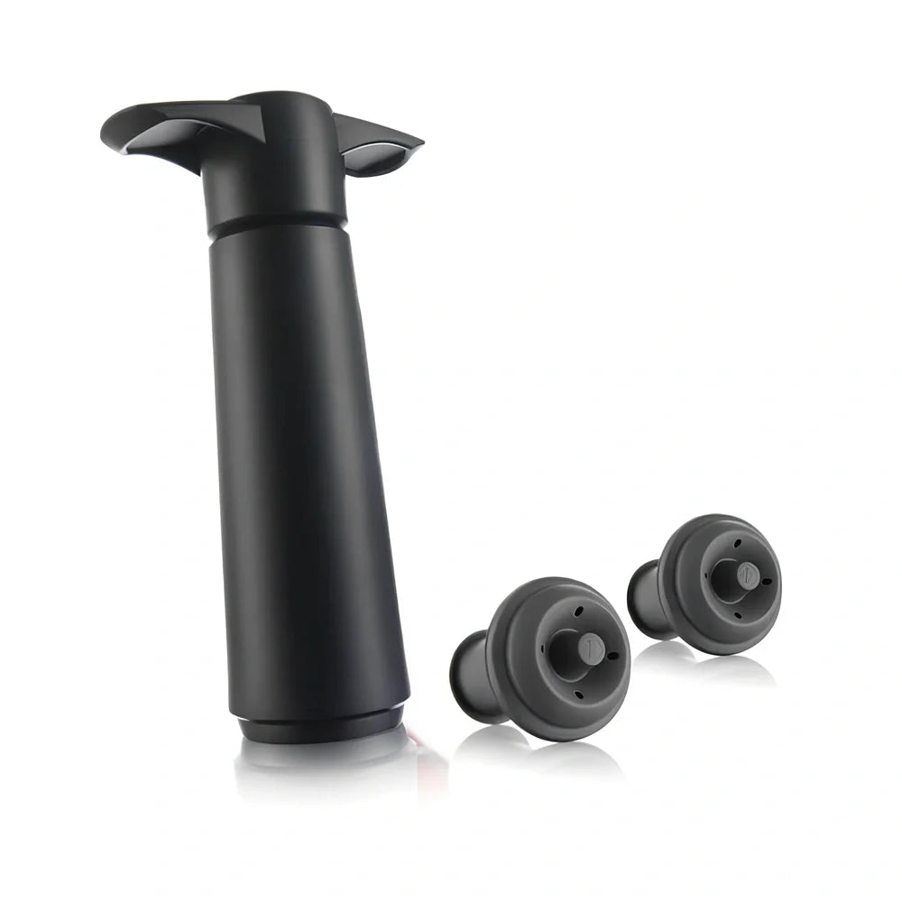 Black plastic vacuum wine stopper with pump and two rubber seals, 14.5 cm long for preserving opened bottles