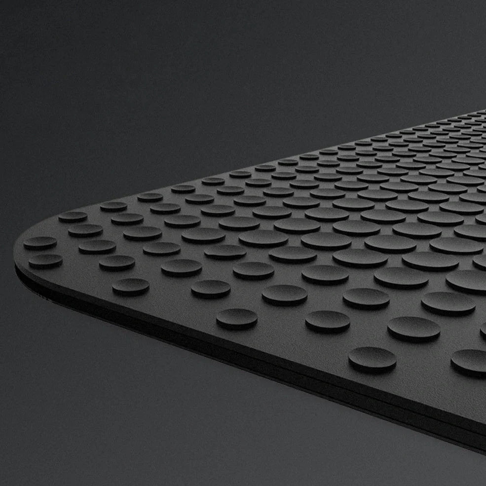 Black gaming mouse pad made of PC and rubber, weighing 285g, with stitched edges for durability