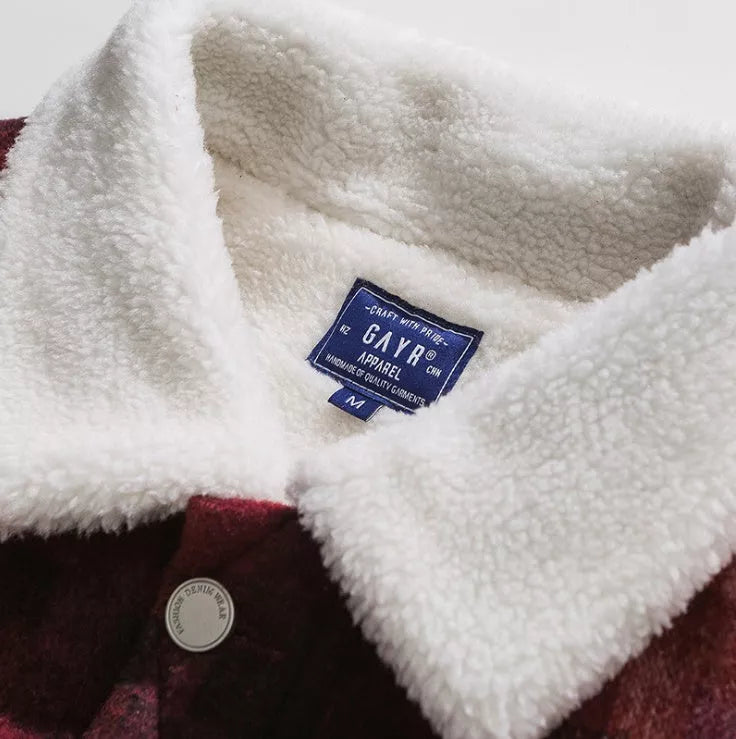 Mosaic wool lamb top in black or red, sizes M to XXL, 100% polyester fiber