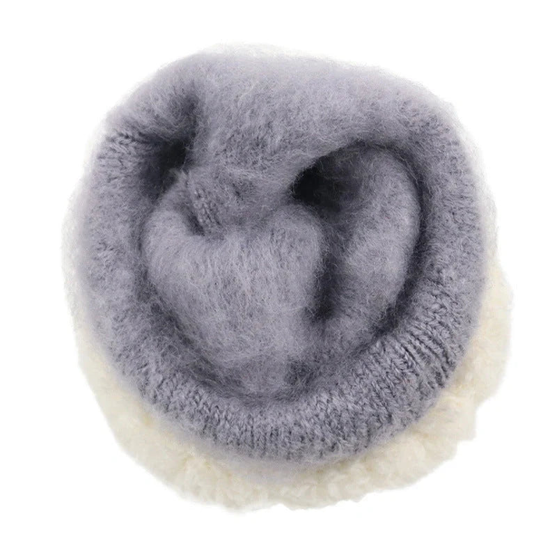 A pair of cozy, knitted winter gloves in a variety of fashionable colors, featuring a stylish Jacquard pattern and a soft, flexible fit.