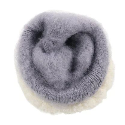 A pair of cozy, knitted winter gloves in a variety of fashionable colors, featuring a stylish Jacquard pattern and a soft, flexible fit.